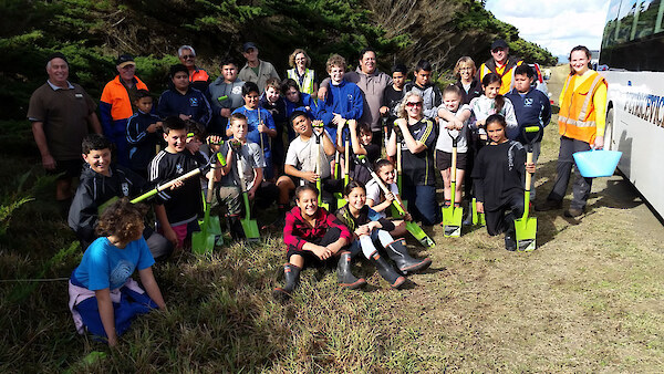 The northern site planting team including Kaitaia Intermediate School, Bushland Trust, NRC and Summit